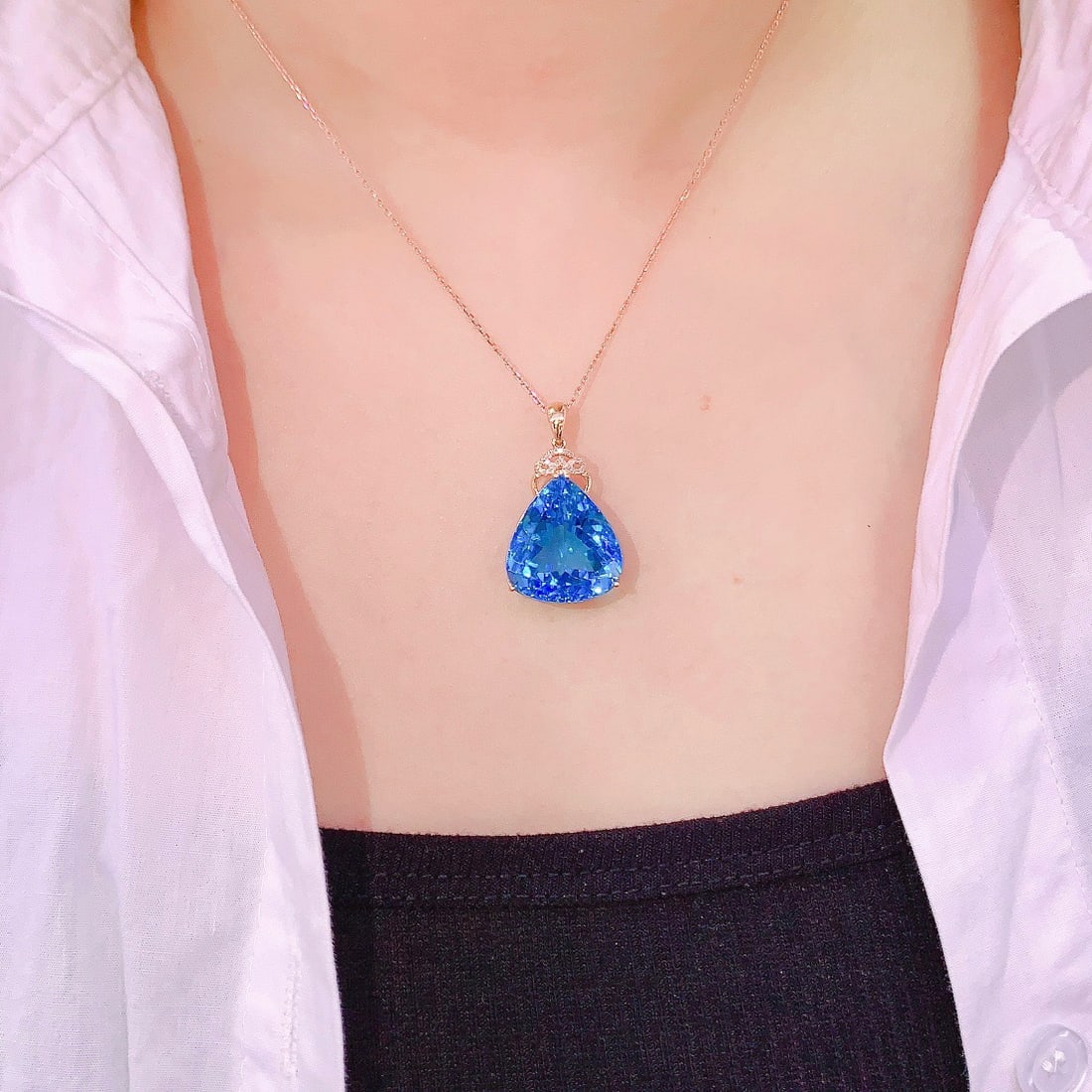 14K GOLD 26.11 CTW NATURAL TOPAZ and DIAMOND PENDANT - 5