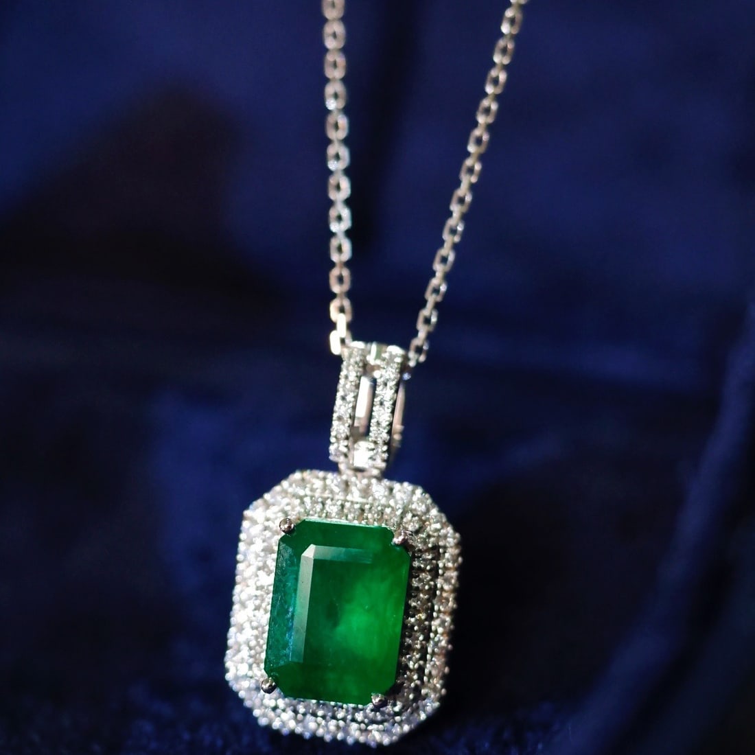 14K GOLD 1.66 CTW VIVID GREEN NATURAL EMERALD and DIAMOND NECKLACE - 2
