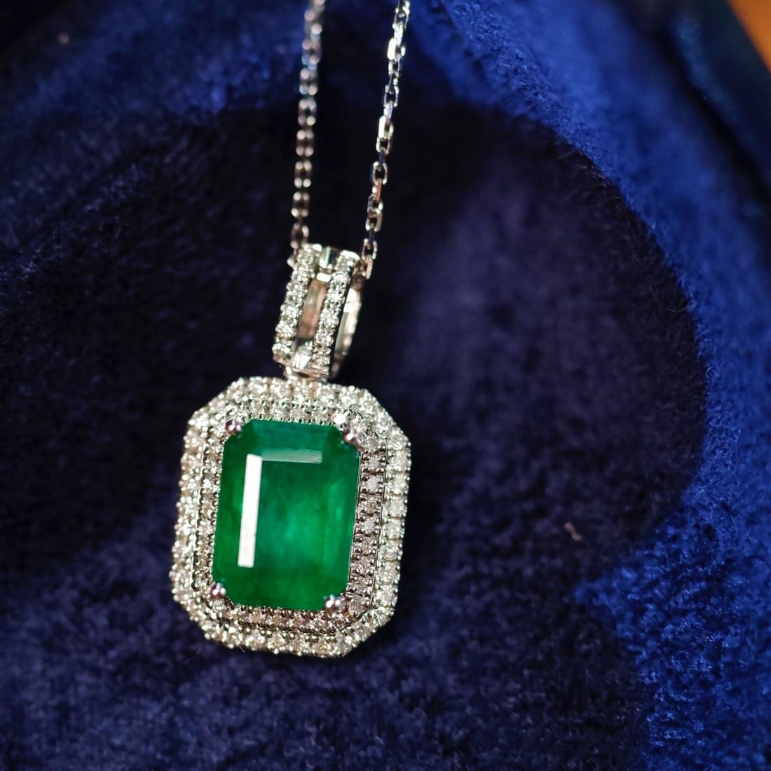 14K GOLD 1.66 CTW VIVID GREEN NATURAL EMERALD and DIAMOND NECKLACE - 4