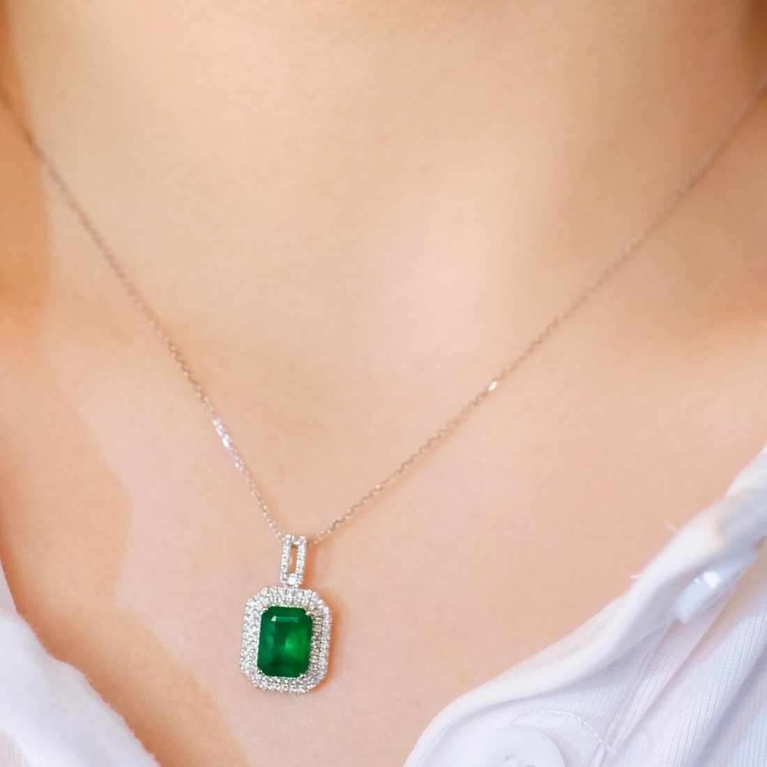 14K GOLD 1.66 CTW VIVID GREEN NATURAL EMERALD and DIAMOND NECKLACE - 7