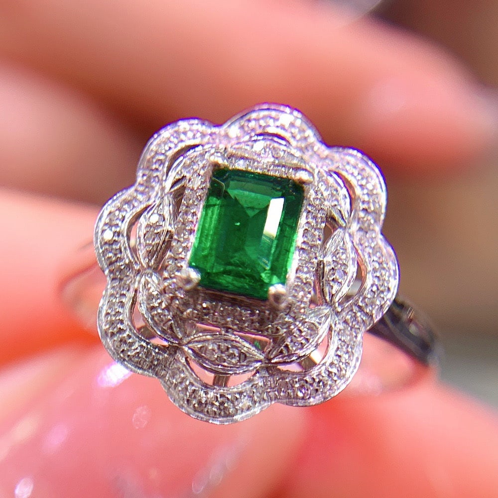 14K GOLD 0.60 CT VIVID GREEN NATURAL EMERALD and DIAMOND RING: Title:14K GOLD 0.60 CT VIVID GREEN NATURAL EMERALD and DIAMOND RING Description:Ref:230678424Gold Content:14K GoldRing Size:7.25USMain Gemstone:EmeraldNumber of stones:1Shape:OctagonalCarat