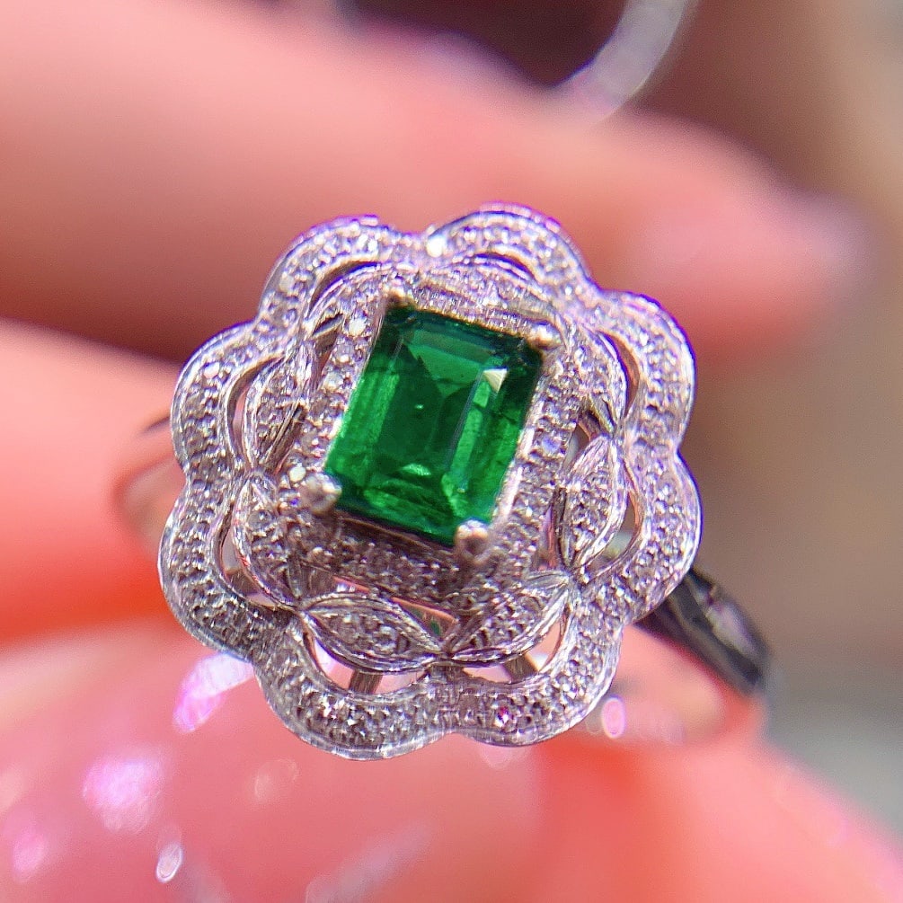 14K GOLD 0.60 CT VIVID GREEN NATURAL EMERALD and DIAMOND RING - 2