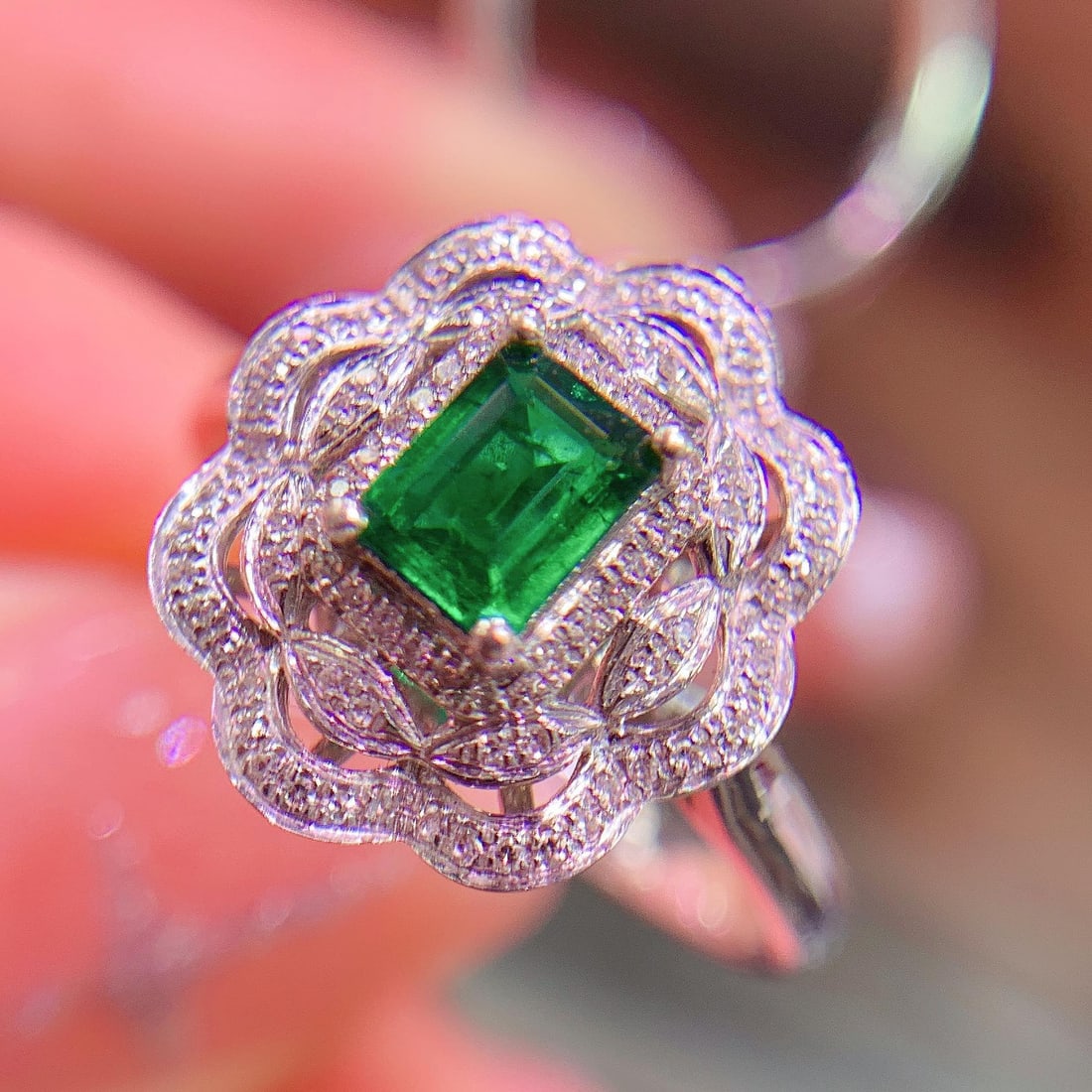 14K GOLD 0.60 CT VIVID GREEN NATURAL EMERALD and DIAMOND RING - 4