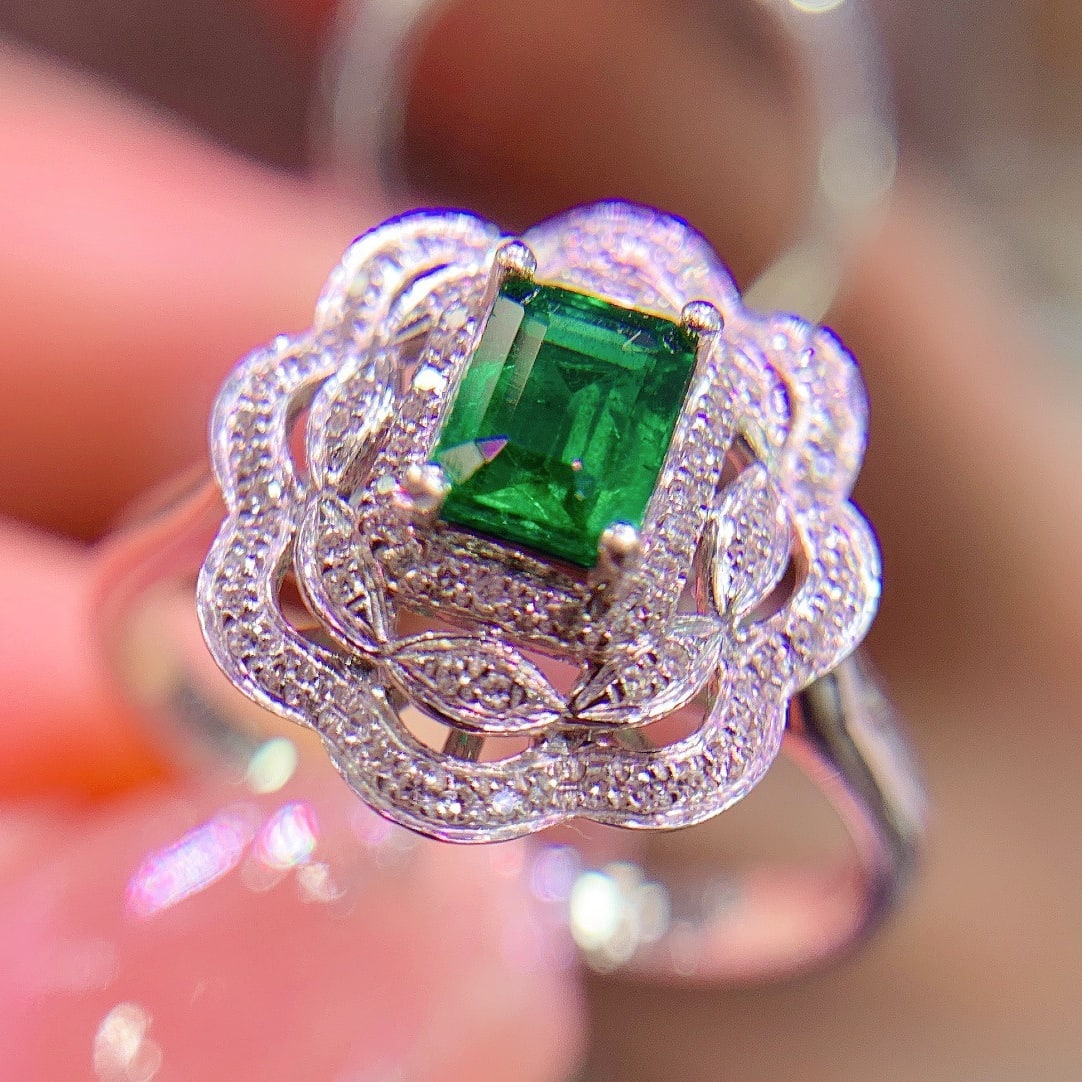 14K GOLD 0.60 CT VIVID GREEN NATURAL EMERALD and DIAMOND RING - 5