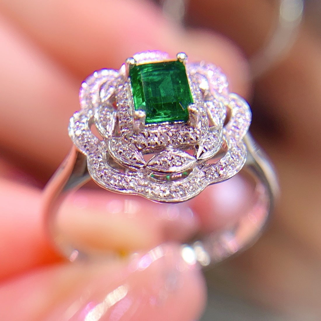 14K GOLD 0.60 CT VIVID GREEN NATURAL EMERALD and DIAMOND RING - 6