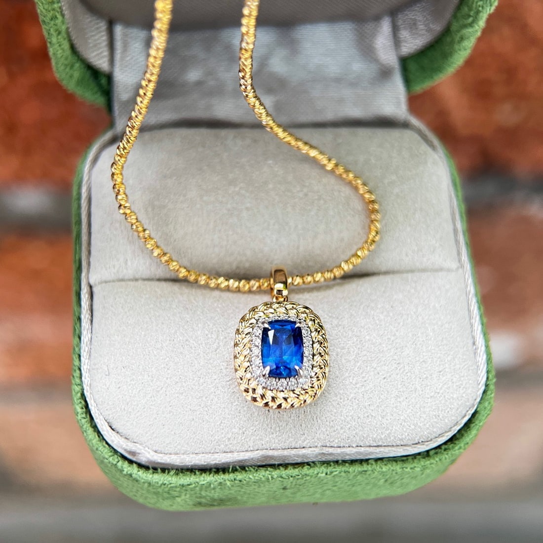 14K GOLD 1.08 CTW VIVID BLUE NATURAL SAPPHIRE and DIAMOND PENDANT - 4