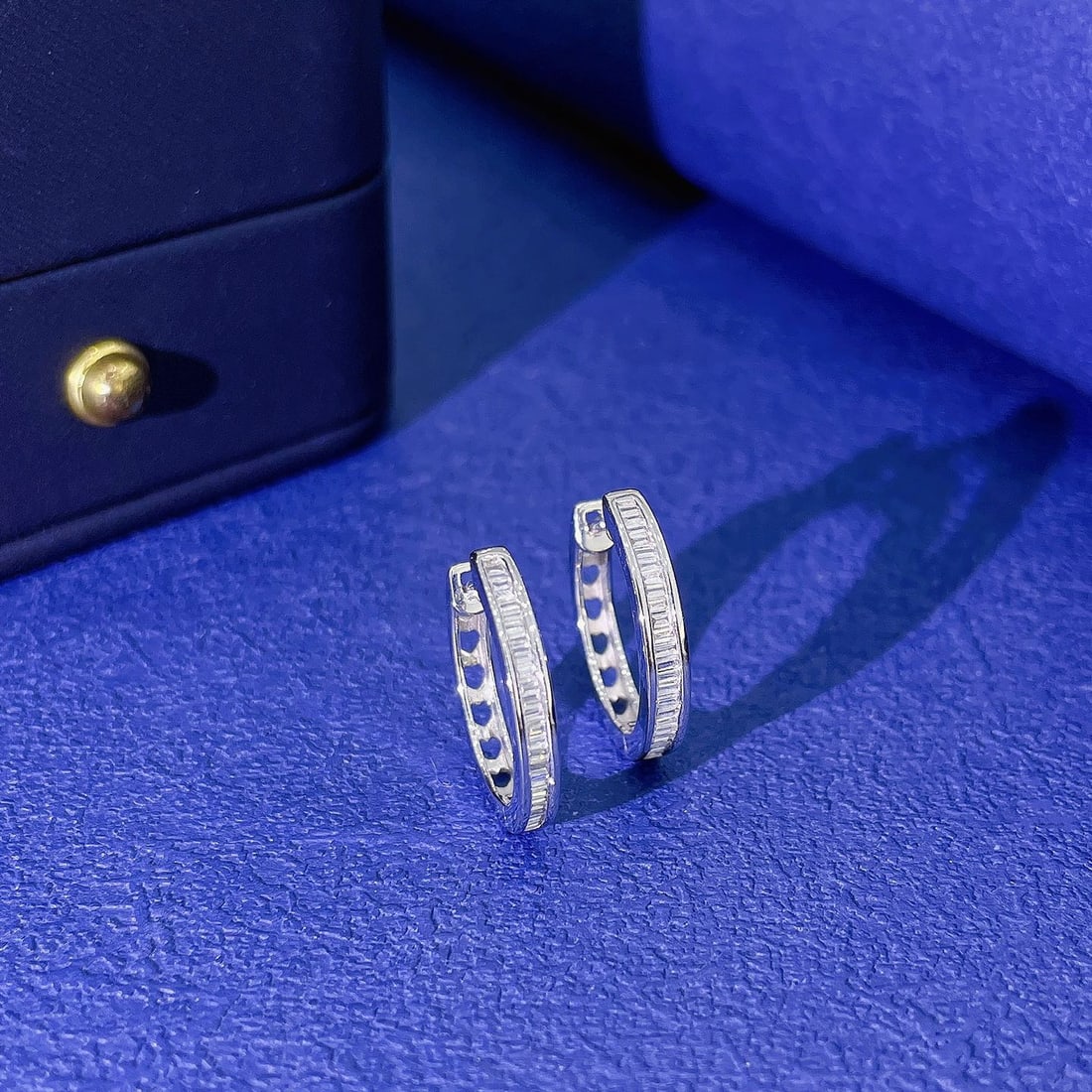 14K GOLD 0.20 CT NATURAL H DIAMOND EARRINGS: Title:14K GOLD 0.20 CT NATURAL H DIAMOND EARRINGS Description:Ref:230678405Gold Content:14K GoldMain Gemstone:DiamondShape:BaguetteCarat Weight:0.20ct Clarity Grade:VS2Color:HTreatment:NaturalCut