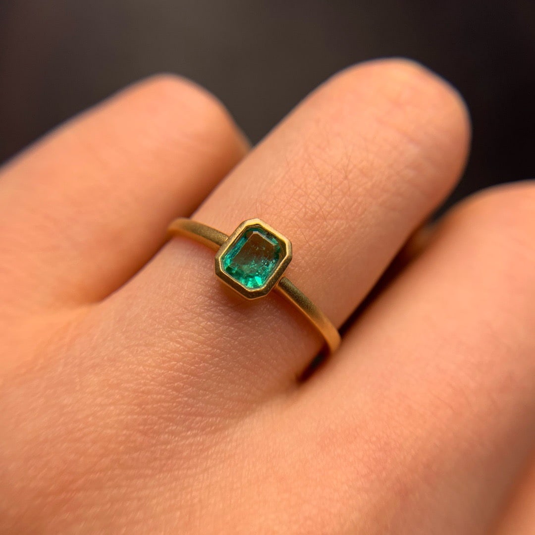 14K GOLD 0.86 CT VIVID GREEN NATURAL EMERALD RING - 3
