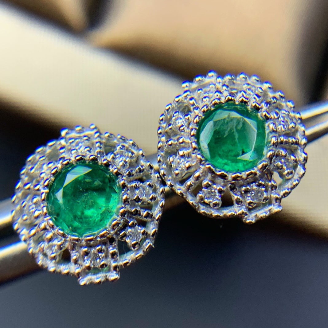 14K GOLD 1 CT VIVID GREEN NATURAL EMERALD and DIAMOND EARRINGS - 4