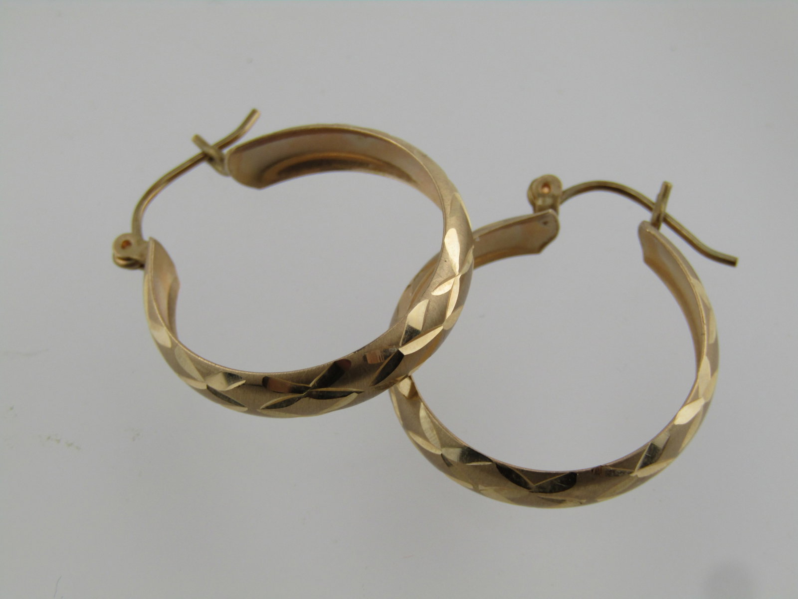 Vintage 10kt Gold Hoop Earrings, Diamond Cut, 1970's-1980's, 1" - 5