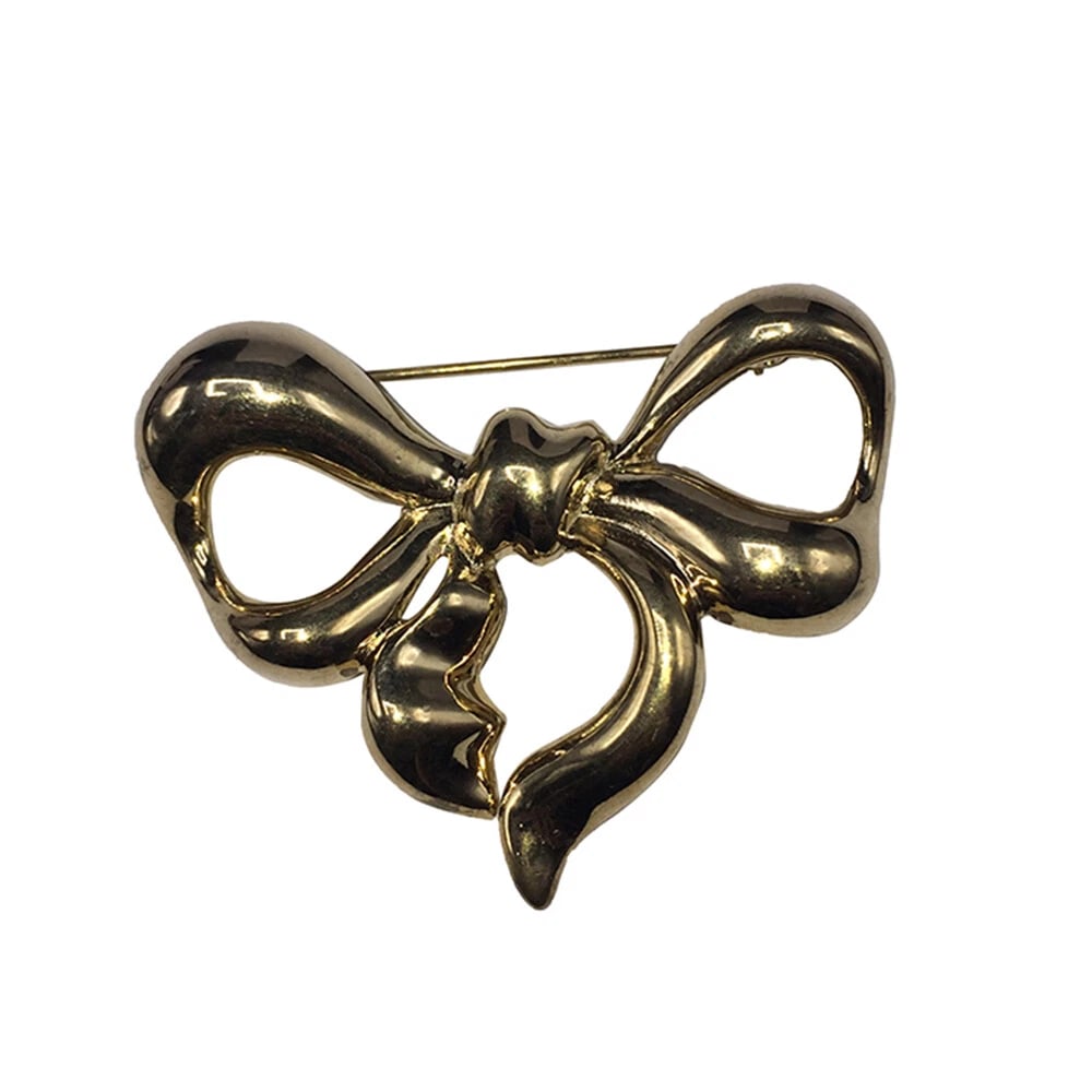 Givenchy Ribbon Bow Pin 18 kt Gold Plated: Title:Givenchy Ribbon Bow Pin 18 kt Gold Plated Description:1980s Givenchy ribbon bow pin, measures 2 1/4" H by 2 3/4" W. Marked, Paris New York Givenchy. Mint condition.$202.00 Shipping: Domestic: Fl