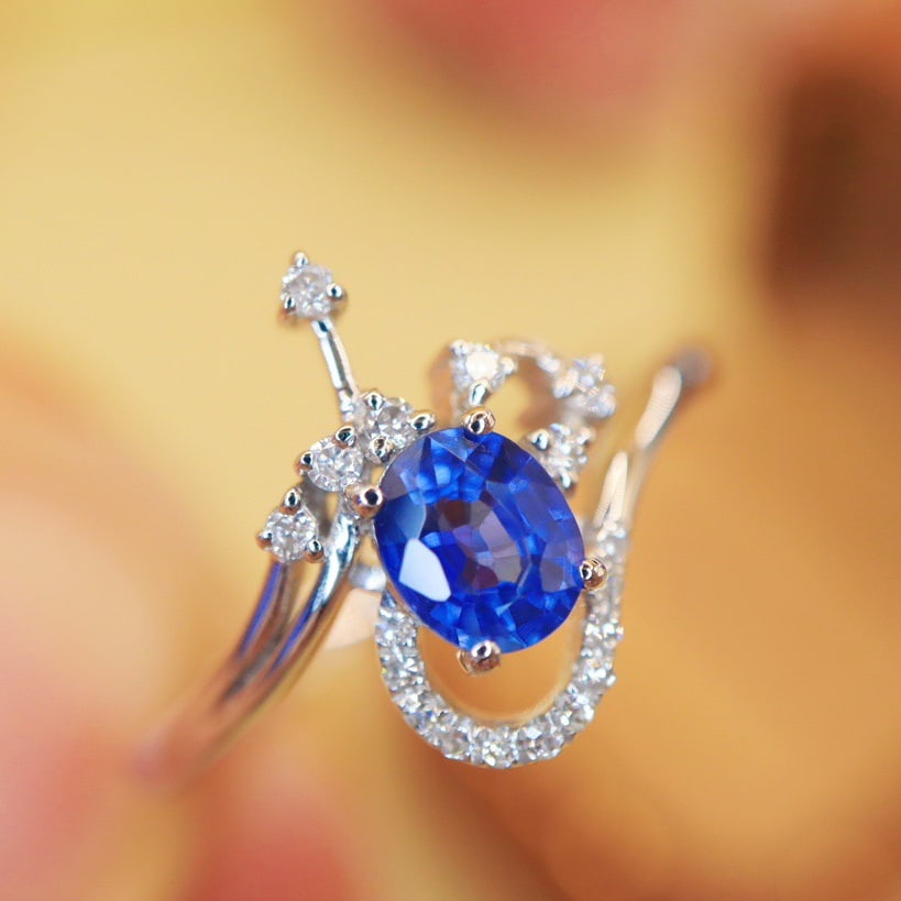 14K GOLD 0.66 CTW VIVID BLUE NATURAL SAPPHIRE and DIAMOND RING - 2