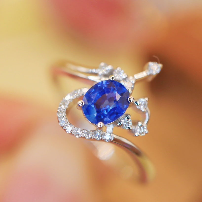 14K GOLD 0.66 CTW VIVID BLUE NATURAL SAPPHIRE and DIAMOND RING - 3