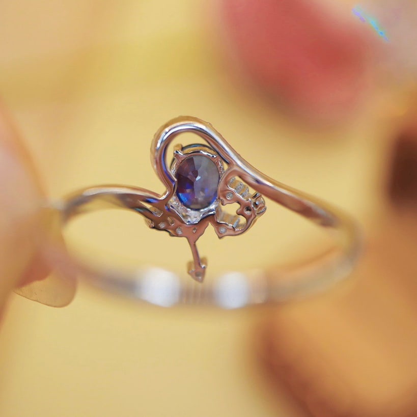 14K GOLD 0.66 CTW VIVID BLUE NATURAL SAPPHIRE and DIAMOND RING - 5