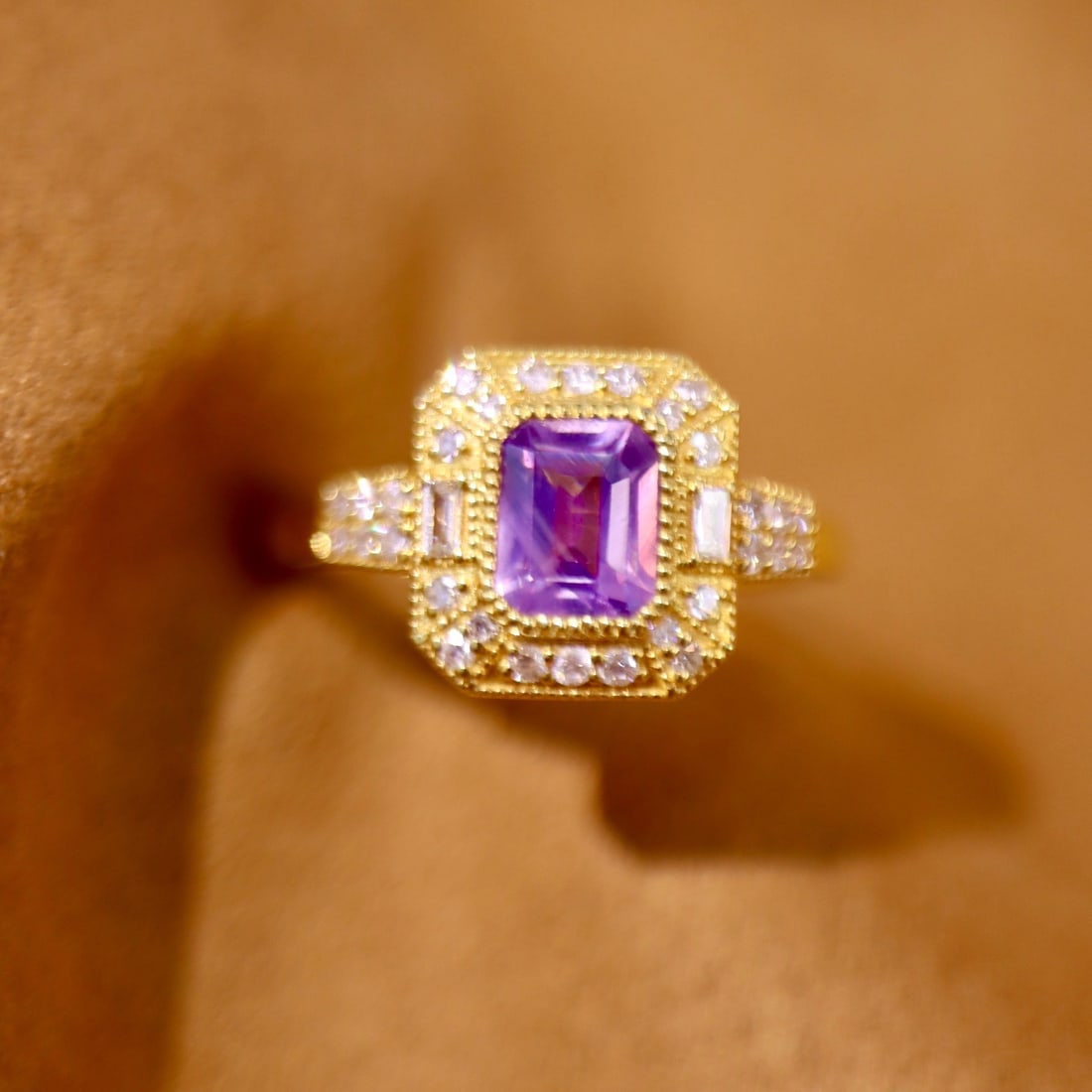 14K GOLD 1.27 CTW NATURAL SAPPHIRE and DIAMOND RING: Title:14K GOLD 1.27 CTW NATURAL SAPPHIRE and DIAMOND RING Description:Ref:230678474Gold Content:14K GoldRing Size:7.25USMain Gemstone:SapphireNumber of stones:1Shape:OctagonalCarat Weight:1.05ct