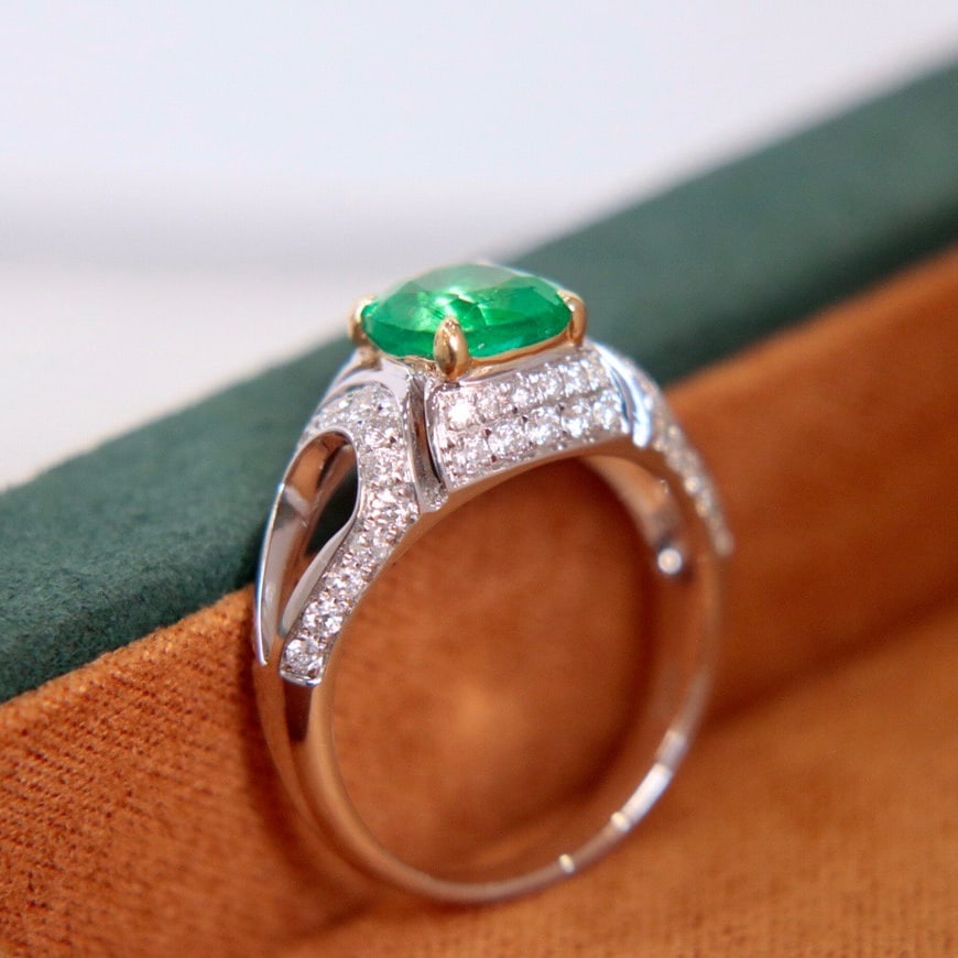 14K GOLD 2.29 CTW VIVID GREEN NATURAL EMERALD and DIAMOND RING - 3