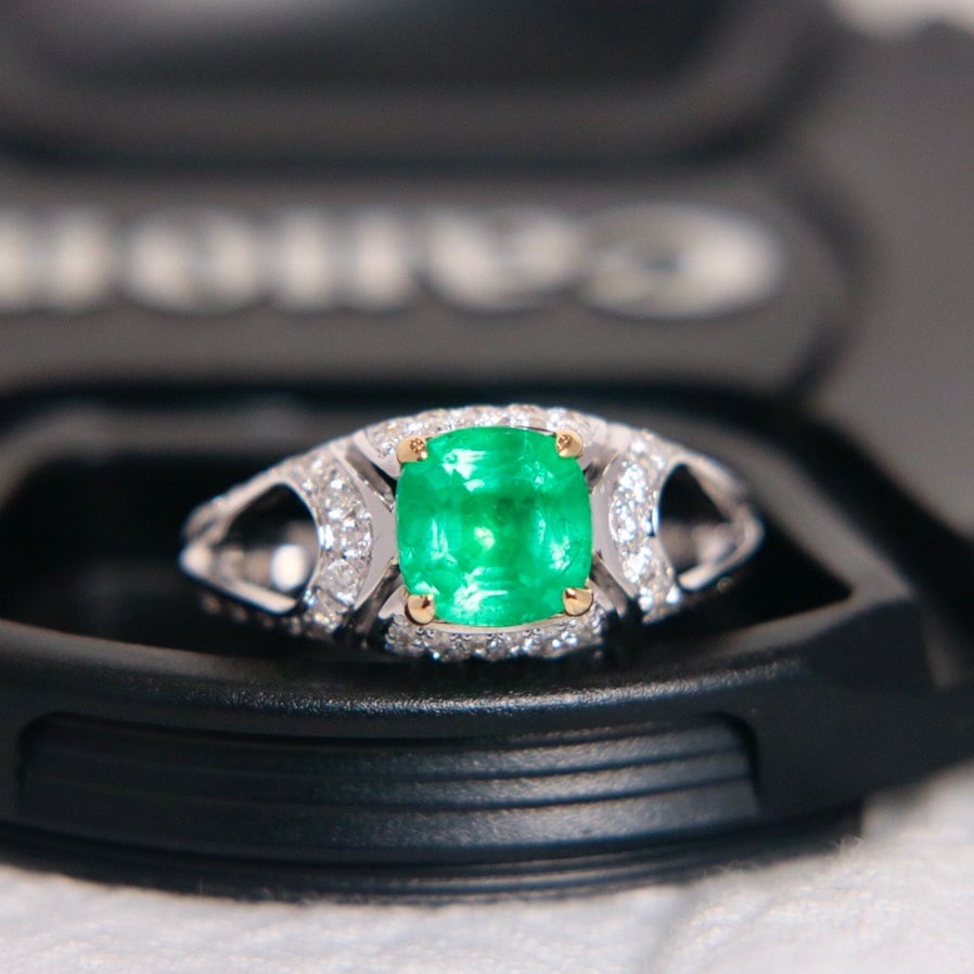 14K GOLD 2.29 CTW VIVID GREEN NATURAL EMERALD and DIAMOND RING - 4