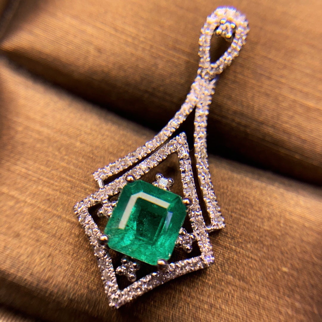 14K GOLD 1.06 CT VIVID GREEN NATURAL EMERALD and DIAMOND PENDANT - 2
