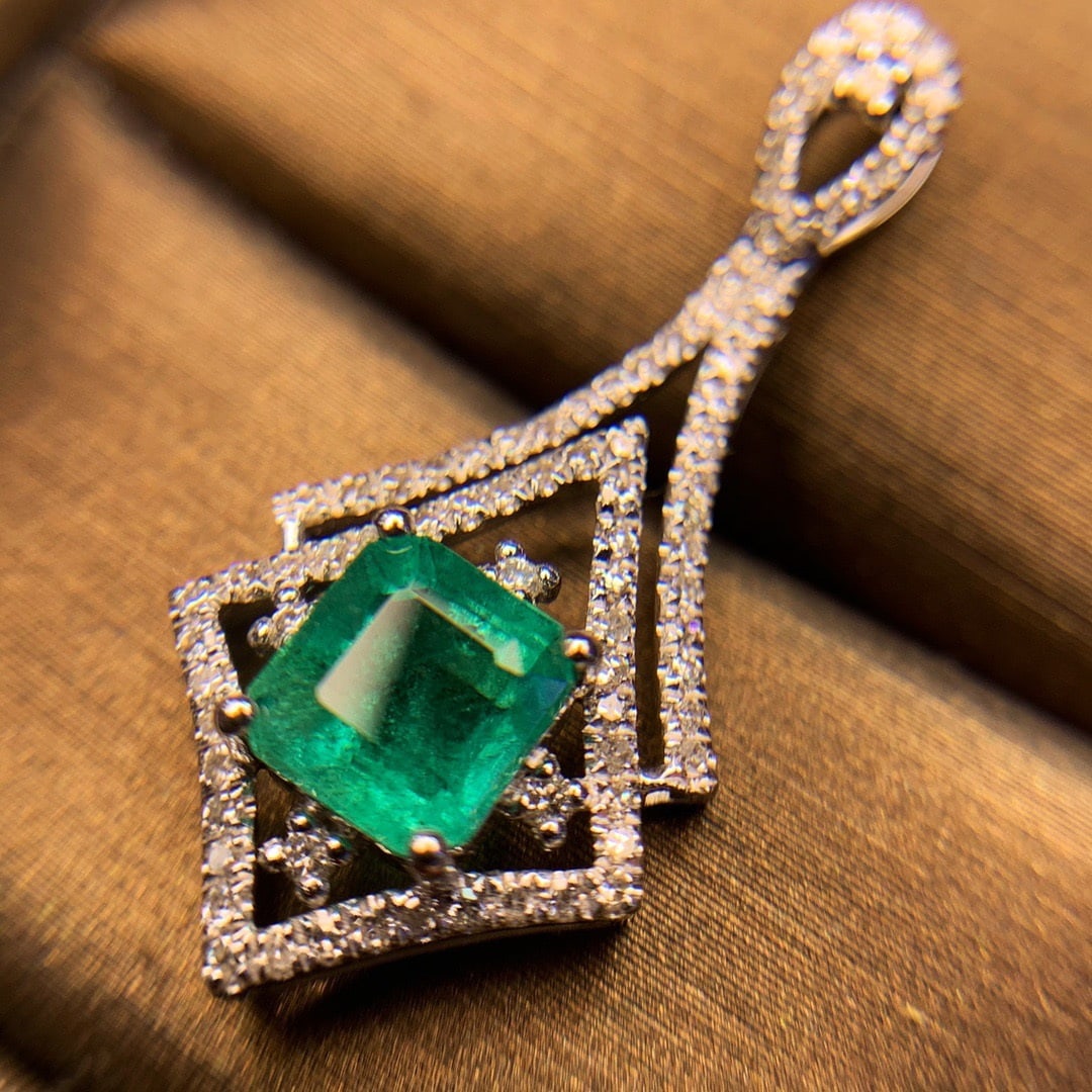 14K GOLD 1.06 CT VIVID GREEN NATURAL EMERALD and DIAMOND PENDANT - 3