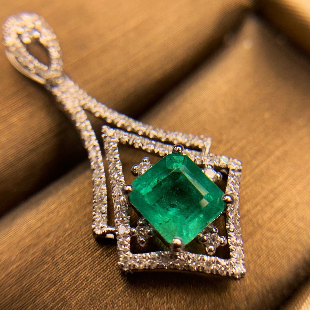 14K GOLD 1.06 CT VIVID GREEN NATURAL EMERALD and DIAMOND PENDANT - 4