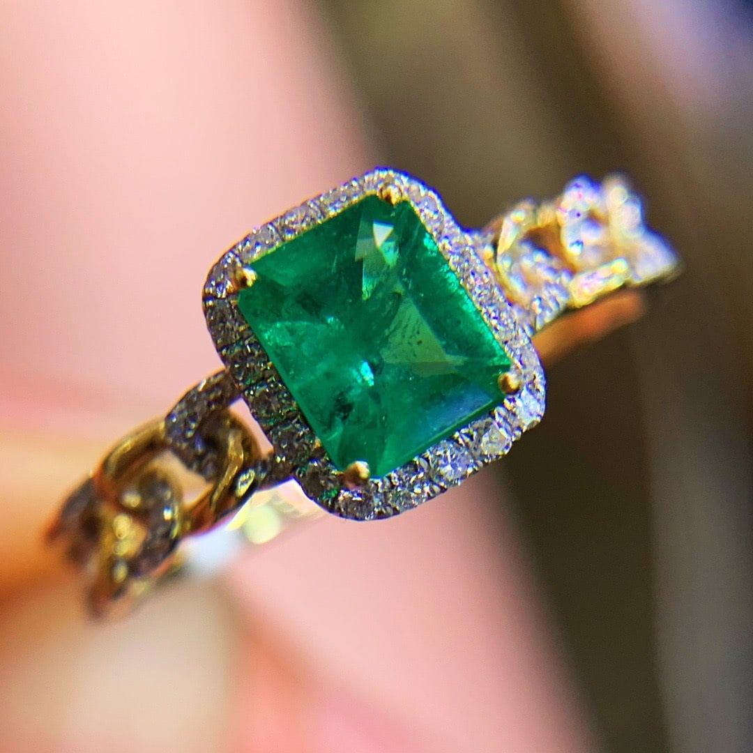 14K GOLD 0.65 CT VIVID GREEN NATURAL EMERALD and DIAMOND RING - 2