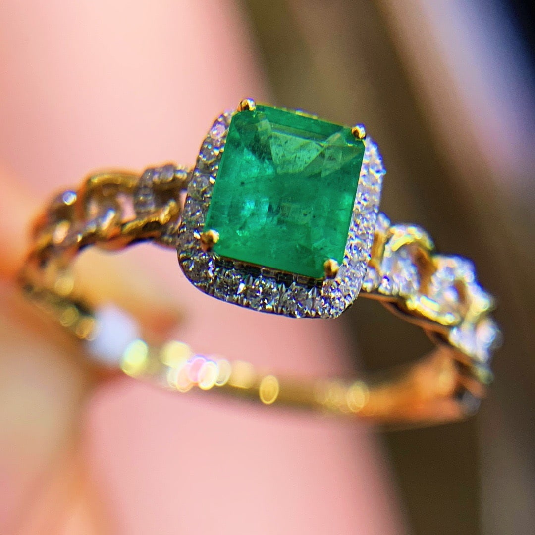 14K GOLD 0.65 CT VIVID GREEN NATURAL EMERALD and DIAMOND RING - 3