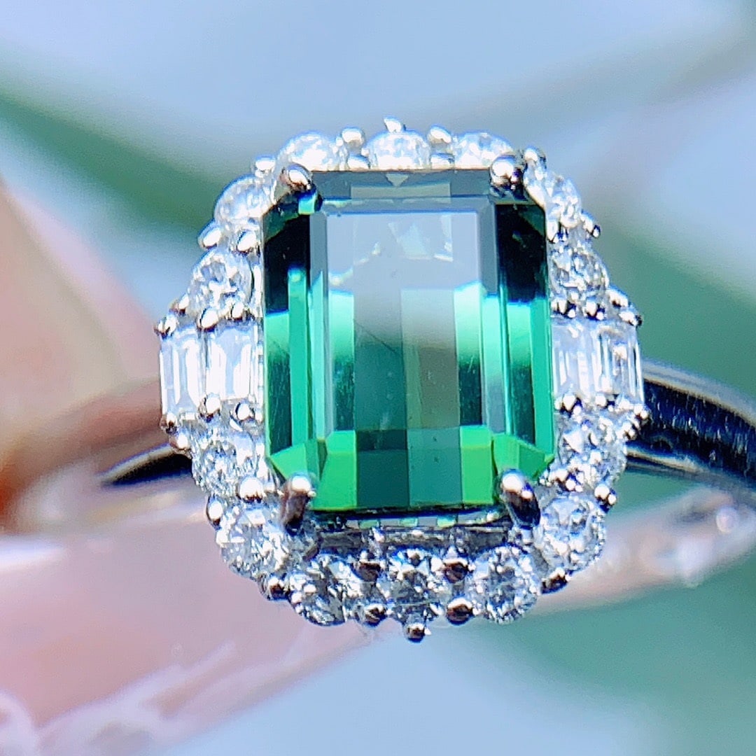 14K GOLD 2.26 CTW NATURAL TOURMALINE and DIAMOND RING: Title:14K GOLD 2.26 CTW NATURAL TOURMALINE and DIAMOND RING Description:Ref:230678484Gold Content:14K GoldRing Size:7.25USMain Gemstone:TourmalineNumber of stones:1Shape:OctagonalCarat Weight:1.95ct C