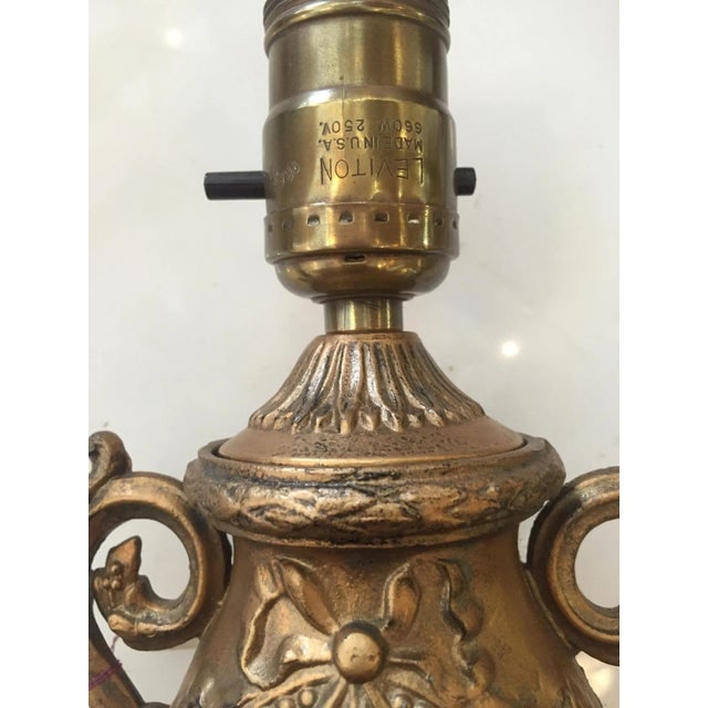 1950s Hollywood Regency Style Goldtone Spelter Urn Table Lamp on Marble Base - 5