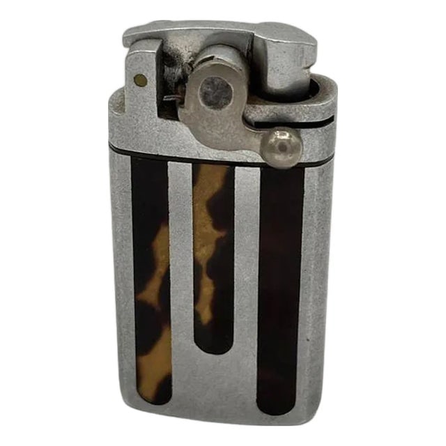 1940s Rare Wwii Vulcano "D??marreur" Kickstarter Machined Aluminum Lighter, Africa: Title: 1940s Rare Wwii Vulcano "D??marreur" Kickstarter Machined Aluminum Lighter, Africa Description: The Vulcano Aluminum "D??marreur" Lighter Made in Eritrea, Africa is a rare collectible from Wart