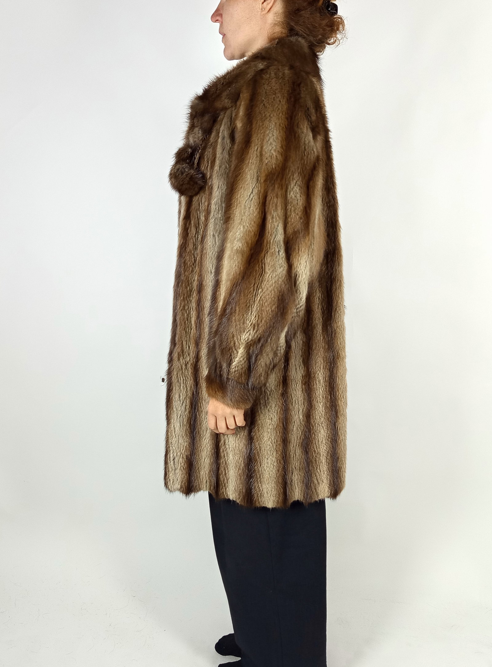 BISAM FUR COAT EU: L ; US: 16 - 3