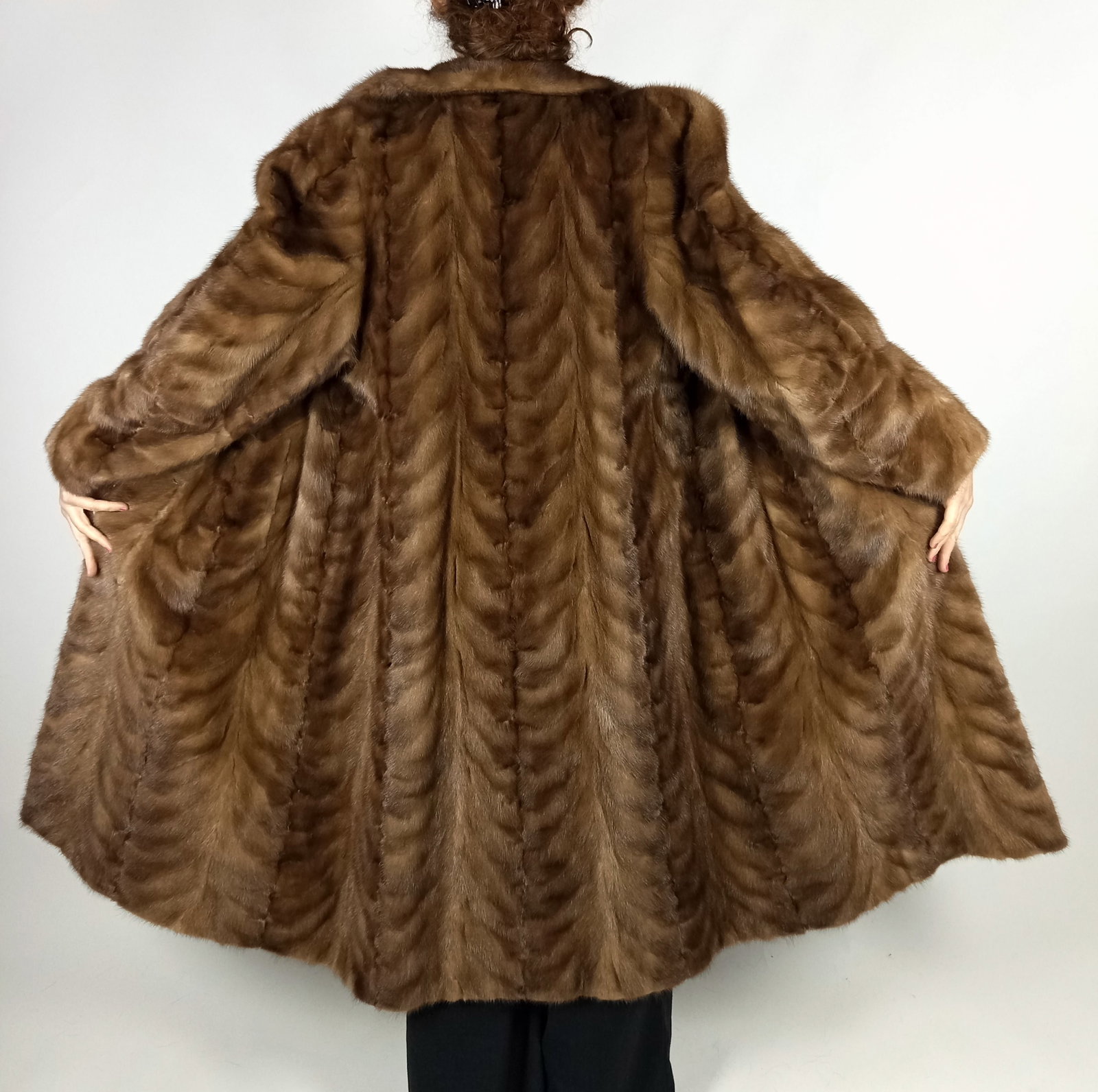 LIGHT BROWN MINK COAT EU: L ; US: 16 - 9