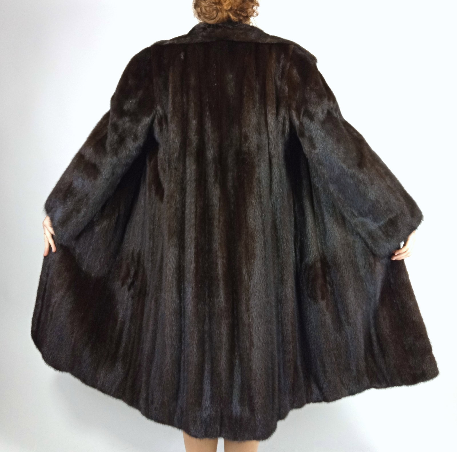 SAGA MAHOGNAY MINK FUR COAT EU: L; US: 16 - 4