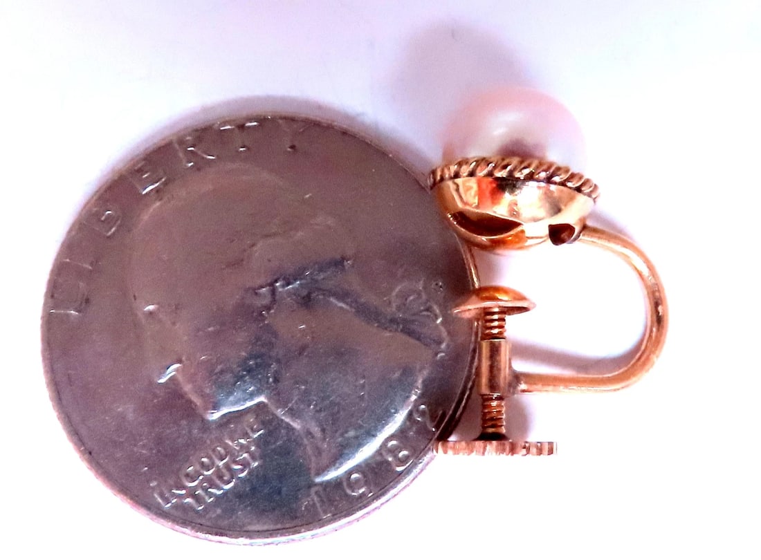 Federalist 7.50mm Vintage Pearl Functional Lobe Screw Earrings 14kt gold 12598** - 5