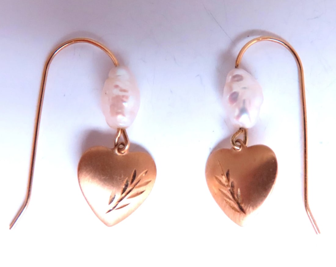 Rice Pearl And Heart Dangle Wire Earrings 14kt Gold Intricate 12604**: Title: Rice Pearl And Heart Dangle Wire Earrings 14kt Gold Intricate 12604** Description: Rice Pearl And Heart Dangle Wire Earrings 14kt Gold Intricate 12604 $200.00 PRODUCT DESCRIPTION 6 x 4mm rice p