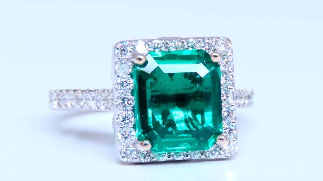 Classic Lab Created Emerald 14kt Gold 12550 *v: Title: Classic Lab Created Emerald 14kt Gold 12550 *v Description: Classic Columbian Simile Processed Emerald 14kt Gold 12550 $3,000.00 PRODUCT DESCRIPTION 4ct lab created emerald color of classic