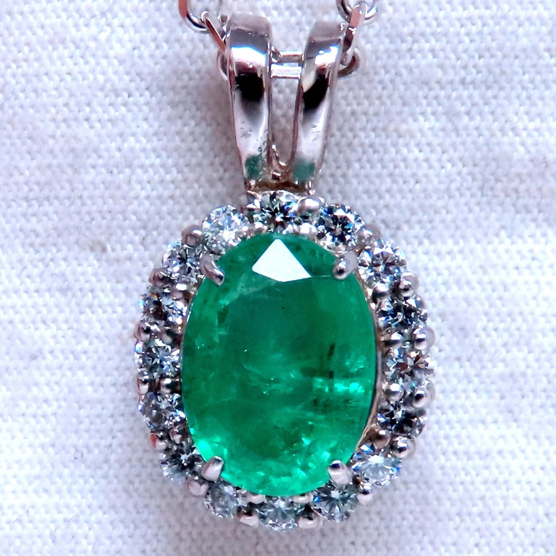 3.24ct Natural Oval Emerald Classic Cluster Necklace 14kt gold 12389 ** - 3