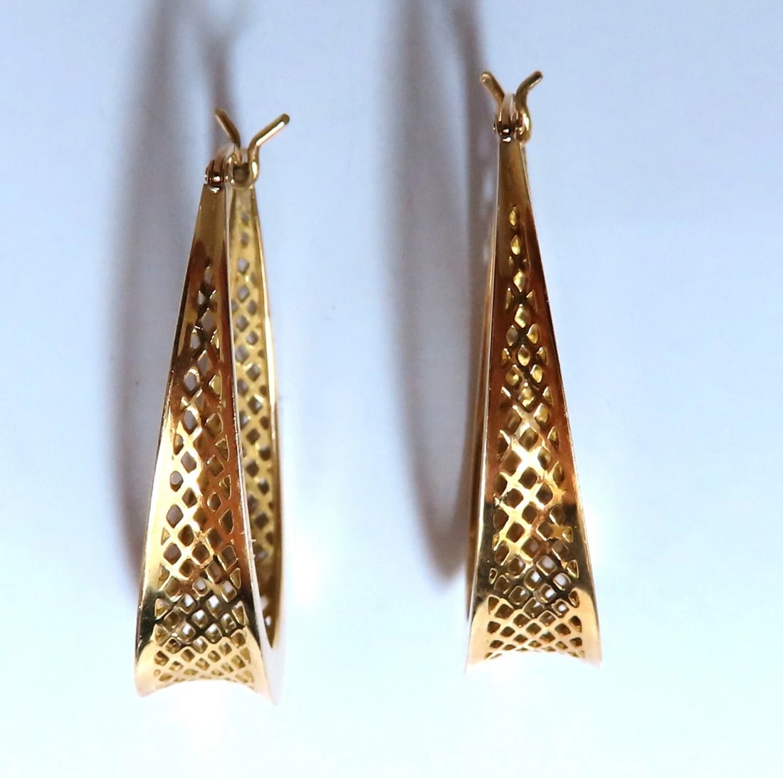 Elongated Mesh Lever Clip Hoop Earrings 18kt gold** - 4