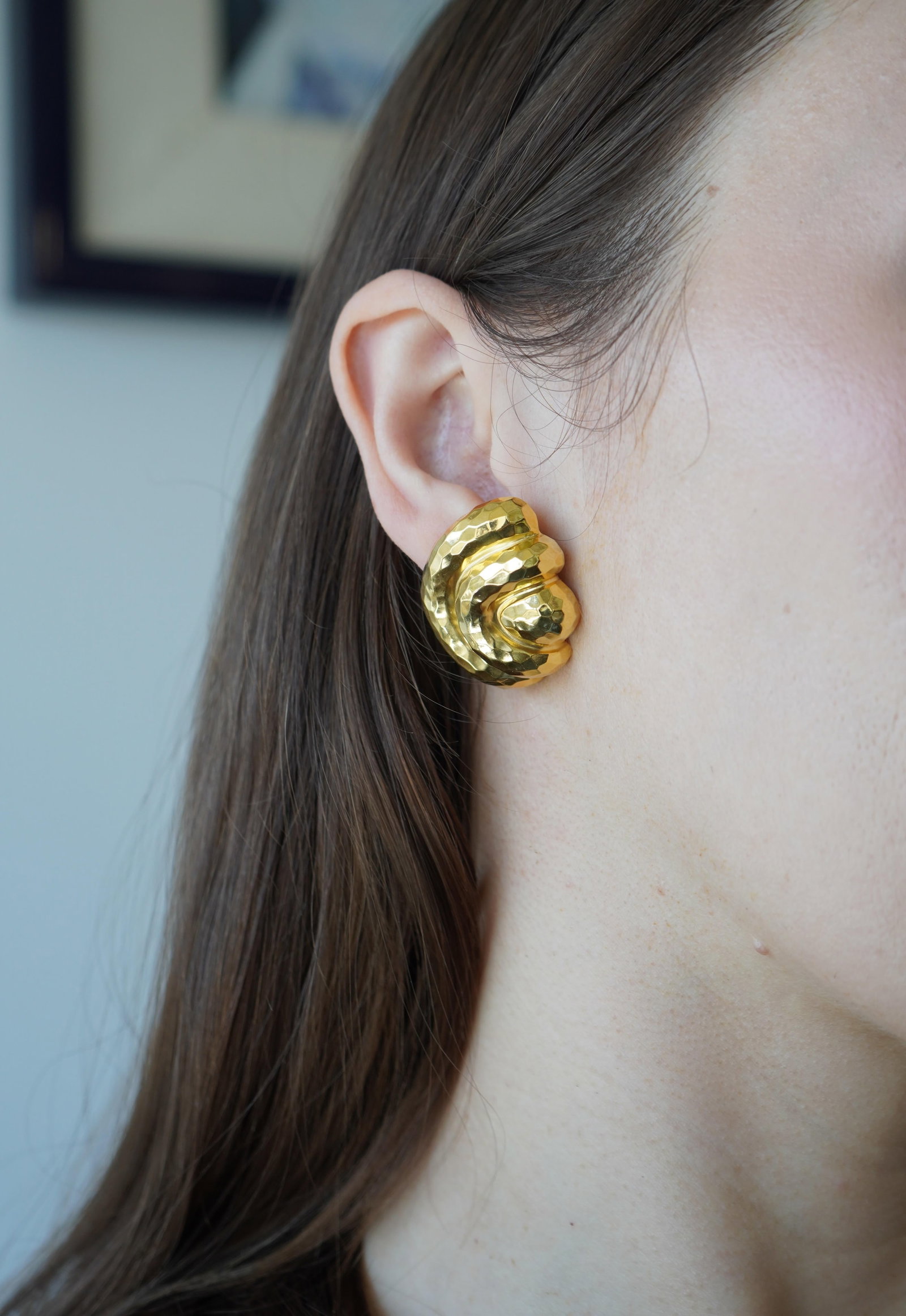 Vintage Henry Dunay 18k Gold Hammered Shell Motif Clip Earrings - 2