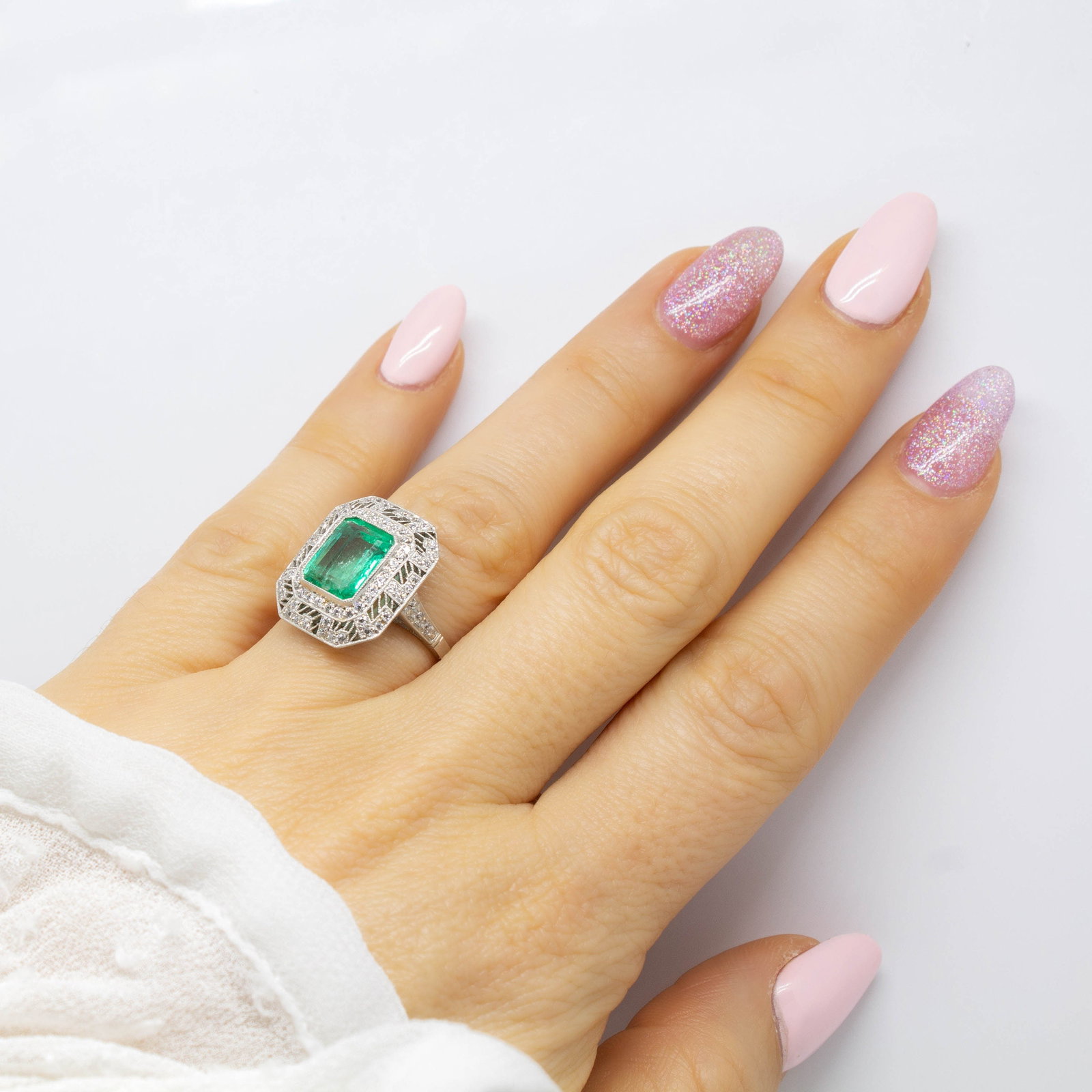 Art Deco Platinum Natural Emerald and Diamond Ring - 7