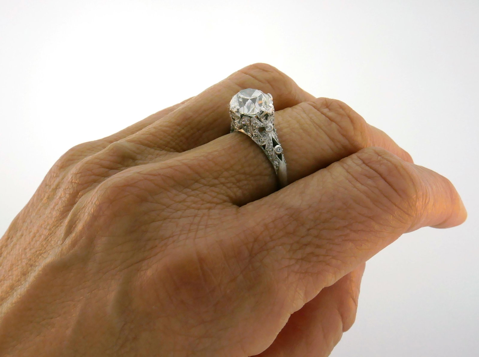 Cushion Cut Diamond Platinum Ring Art Deco circa 1920s 3.02-carat GIA G SI1 - 3
