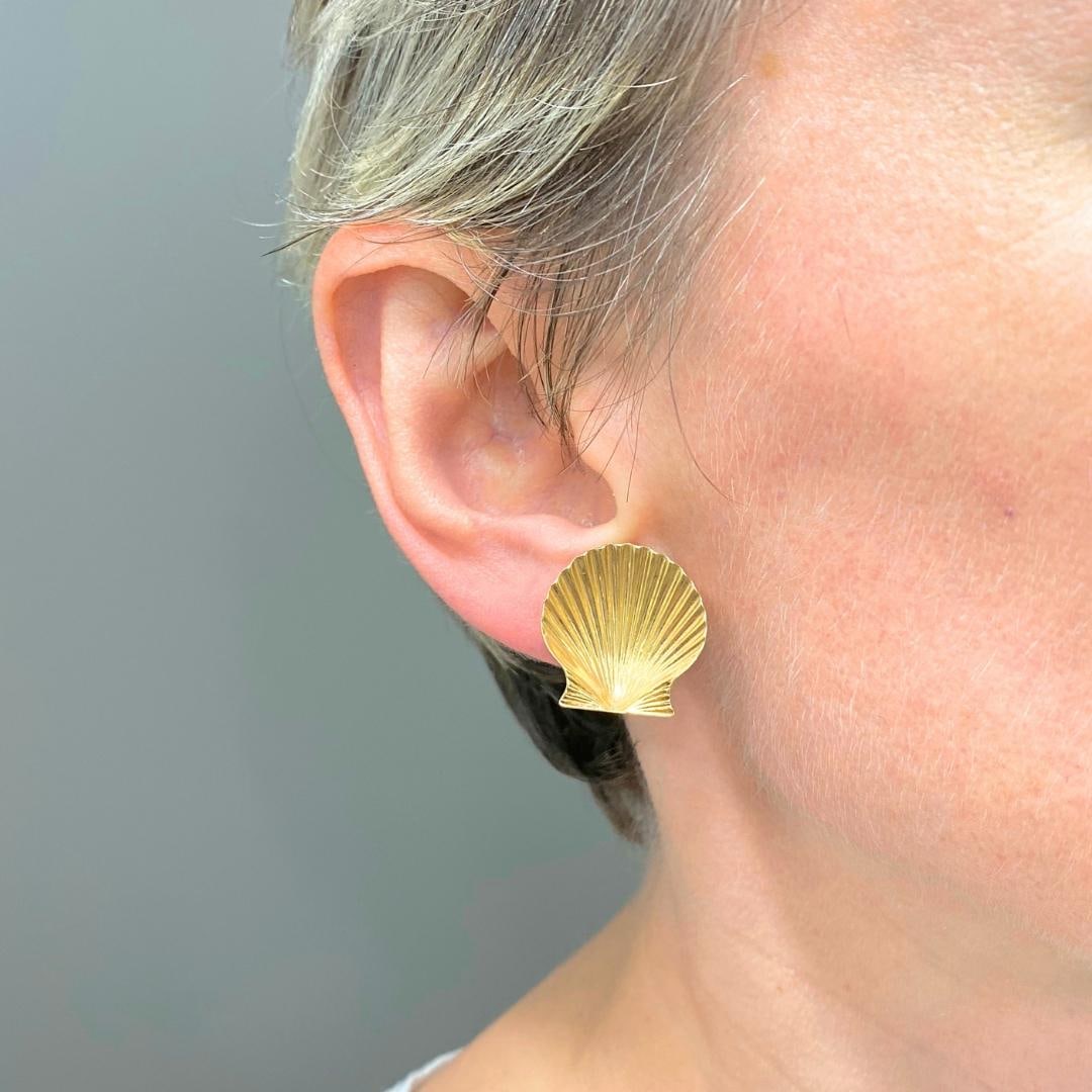 Cartier 14k Gold Shell Vintage Clip-On Earrings - 2