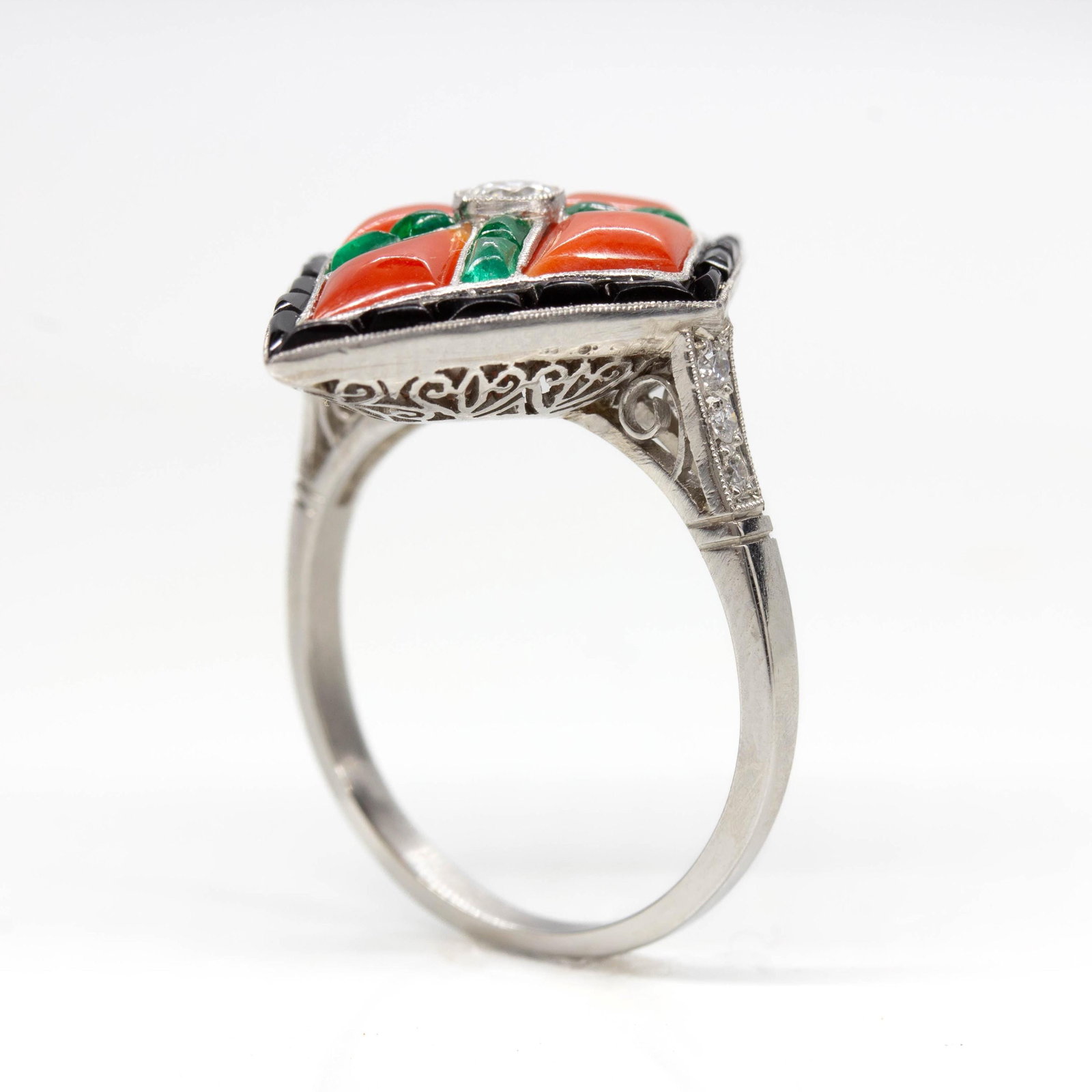 Art Deco Platinum Natural Diamond, Emerald, Onyx and Coral Ring - 3