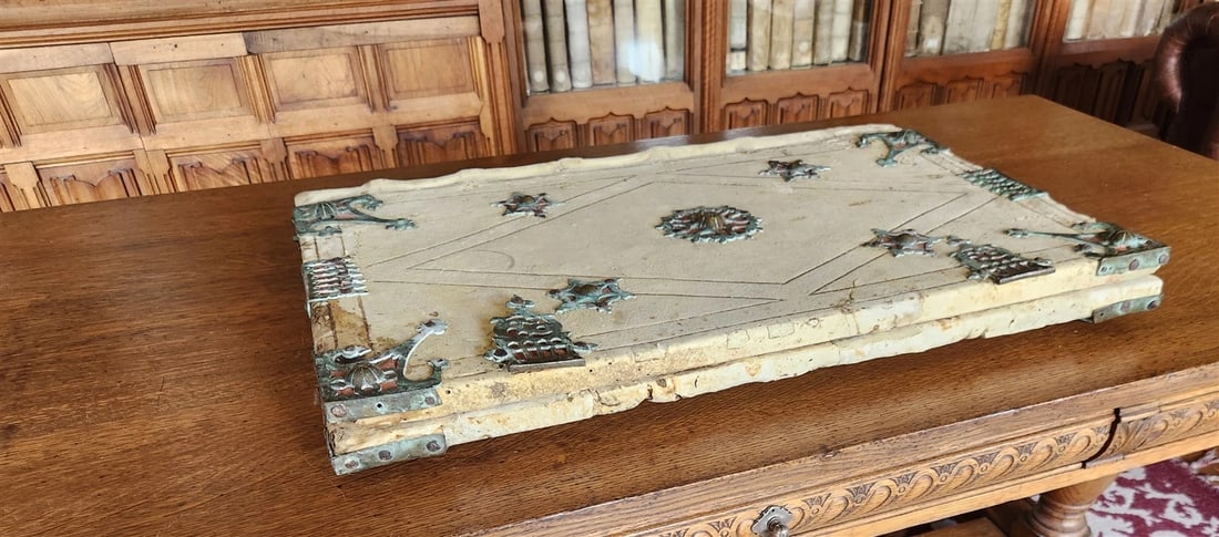 15th CENTURY UNIQUE MASSIVE BINDING FOR ANTIPHONAL CHURCH MANUSCRIPT antique - 4