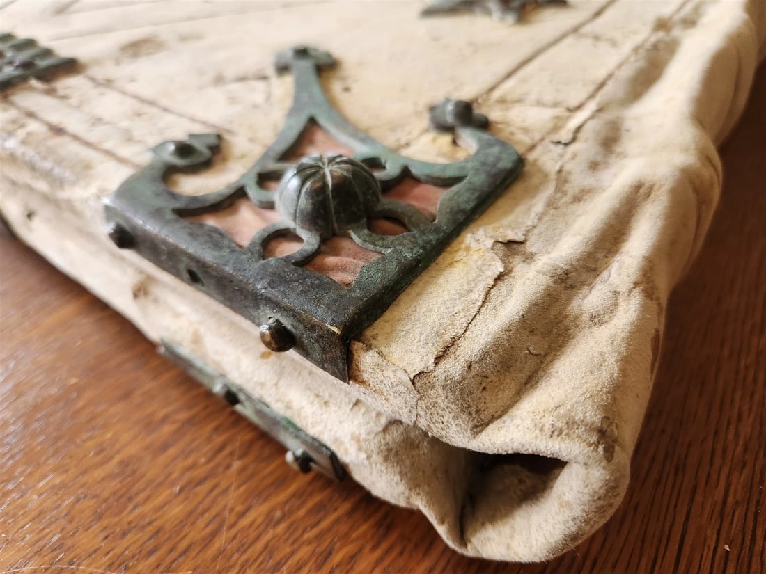 15th CENTURY UNIQUE MASSIVE BINDING FOR ANTIPHONAL CHURCH MANUSCRIPT antique - 6