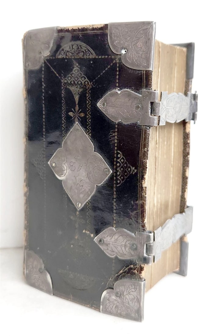 1697 BIBLE in ENGLISH OLD & NEW TESTAMENT antique w/ SILVER DECORATIONS & CLASPS - 2