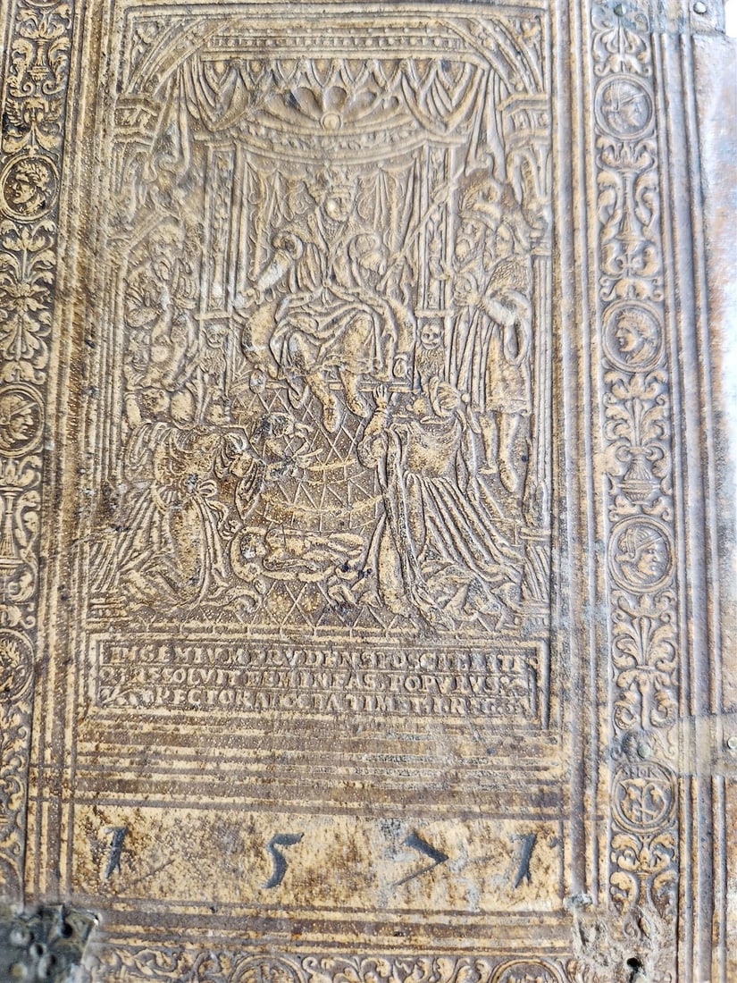 1571 BIBLE in LATIN ILLUSTRATED w/ 135 WOODCUTS antique PIGSKIN w/ METAL CORNERS - 6