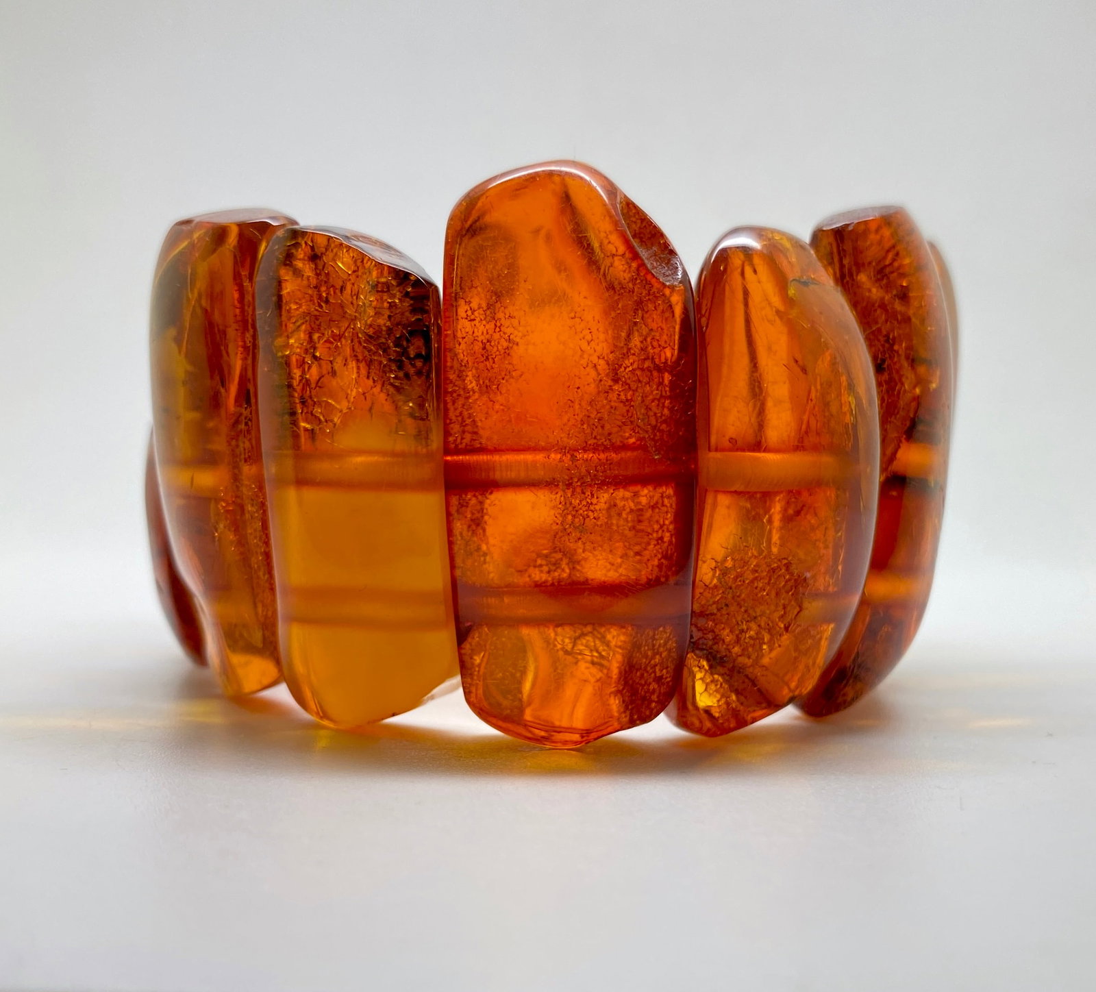 Extraordinary Vintage cut Amber bracalet: Title:Extraordinary Vintage cut Amber bracalet Metal:None Gemstone:Amber Weight:66.82 g Size:Inner diameter: 60.0 mm Size: 44.0 x 80.0 x 80.0 mm Size: 1.732 x 3.15 x 3.15 inches Inner diameter: 2.362
