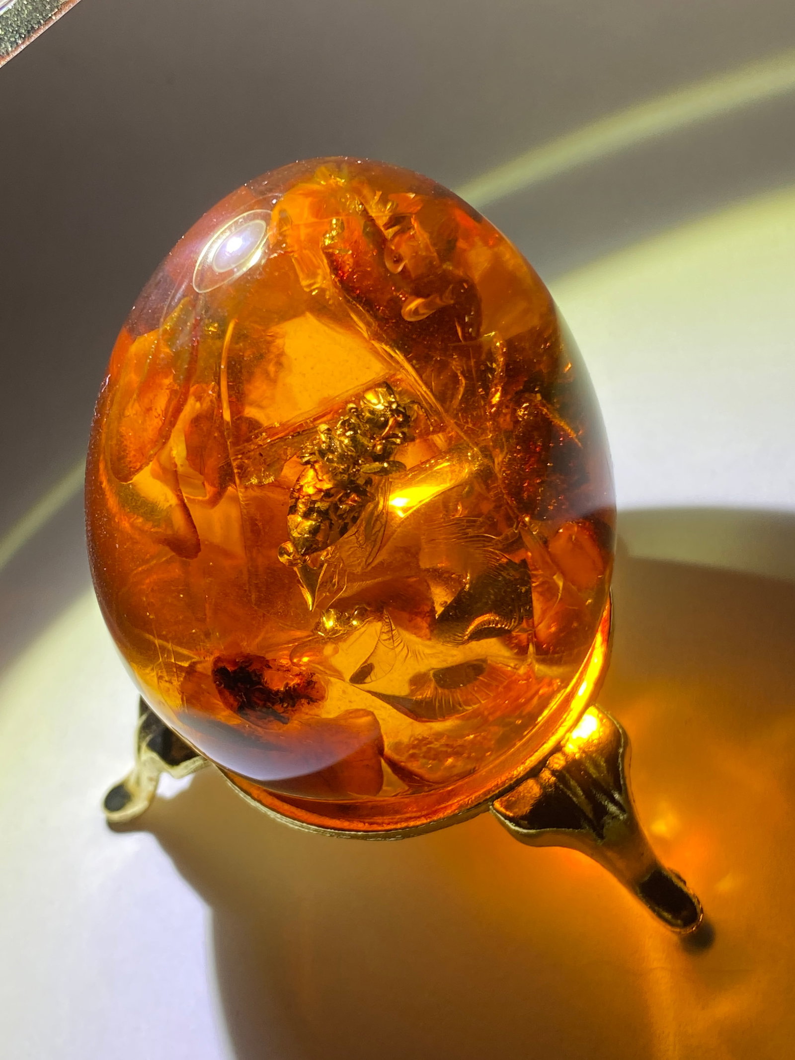 Stunning Amber Egg on a pedestal with insect inclusion - 5