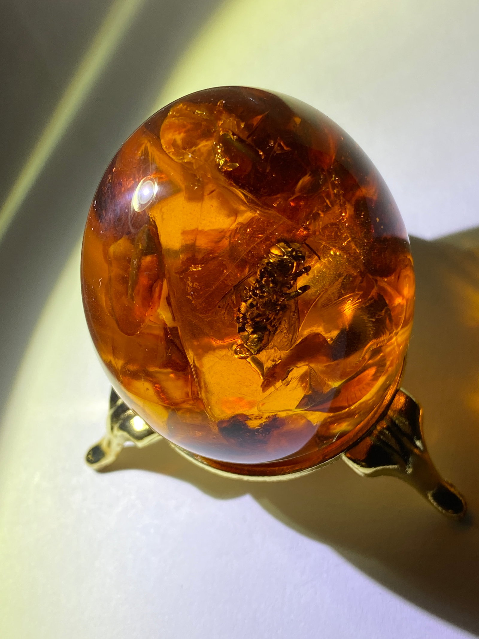 Stunning Amber Egg on a pedestal with insect inclusion - 6