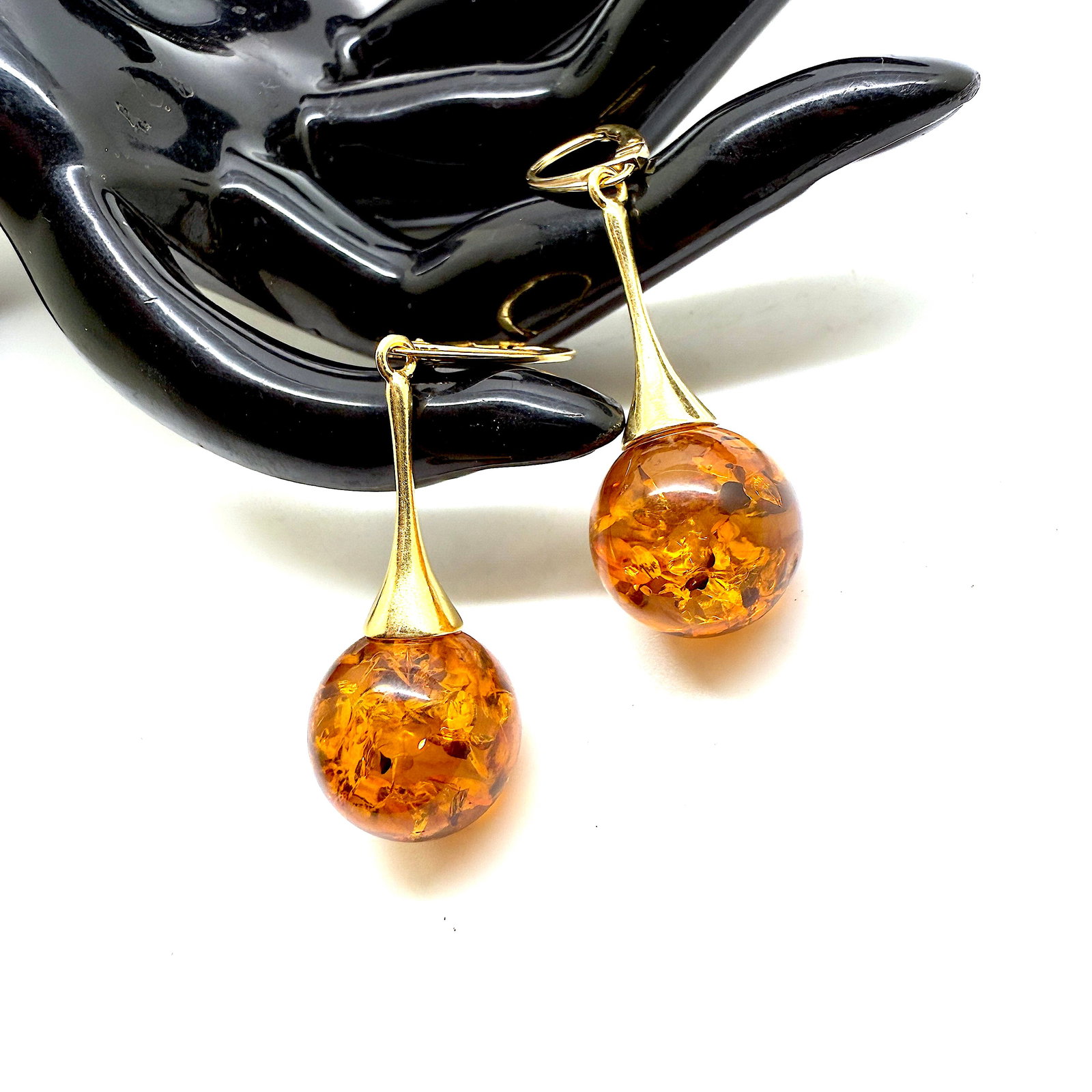 Extraordinary Amber Earrings: Title:Extraordinary Amber Earrings Metal:925 Silver-Gold Plated Gemstone:Amber Weight:8.3 g Size:Size: 16.0 x 16.0 x 55.0 mm Size: 0.63 x 0.63 x 2.165 inches Made of:(Reconstituted Amber or Whole